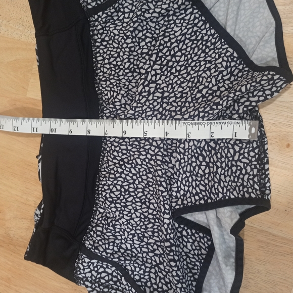 Lululemon women's athletic shorts. Size 6 - Picture 12 of 13